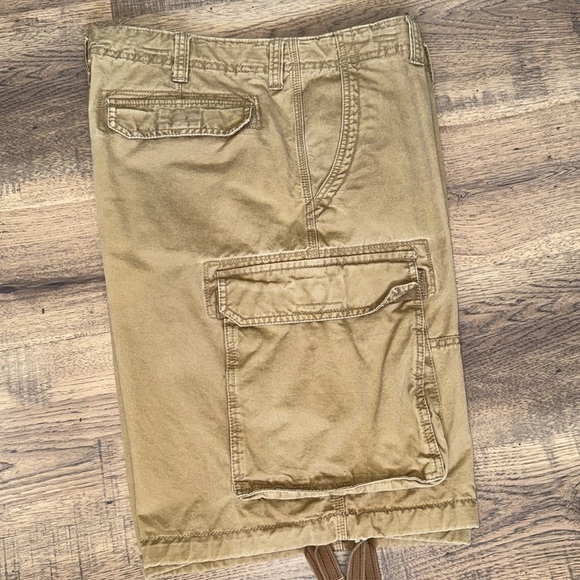 OLD NAVY Men's Tan Cargo Shorts - Picture 5 of 7